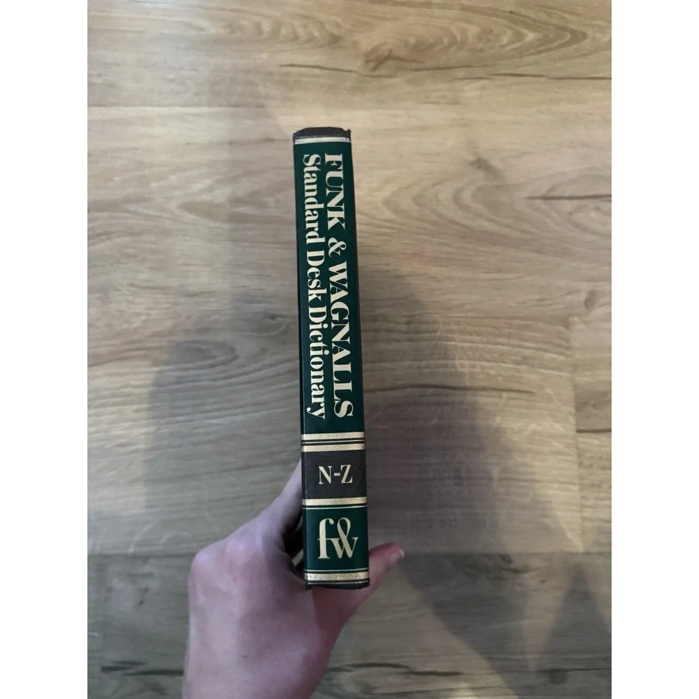 Funk‎ & Wagnalls Standard Desk Dictionary N-Z Volume 2 1975 - VINTAGE